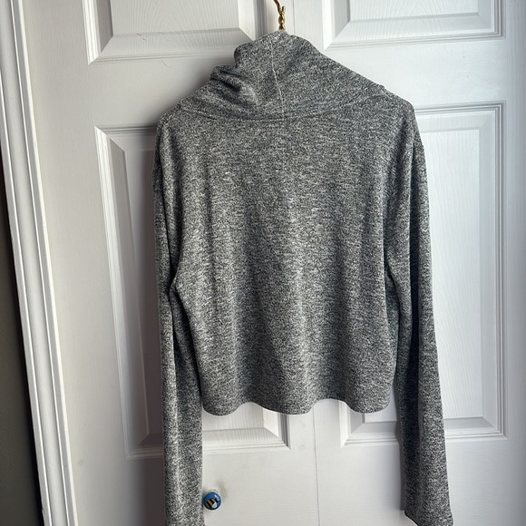 WHBM cropped sweater - Picture 4 of 6